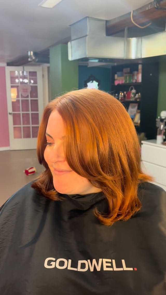 Serving pumpkin spice realness with this dreamy copper transformation 🎃🍂🧡
#copperhair #pumpkinspice #goldwellcolor