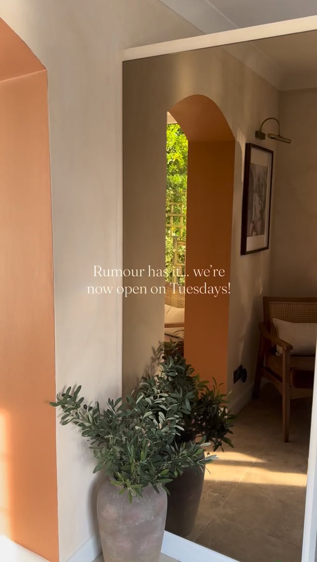 NOW OPEN TUESDAYS … Yes you heard right!!
Both Yioanna + Nikoletta will be in the salon on Tuesdays for all your fresh blowdry + colour needs going forward!
-
DROP US A MESSAGE or head to the link in bio to book ➡️