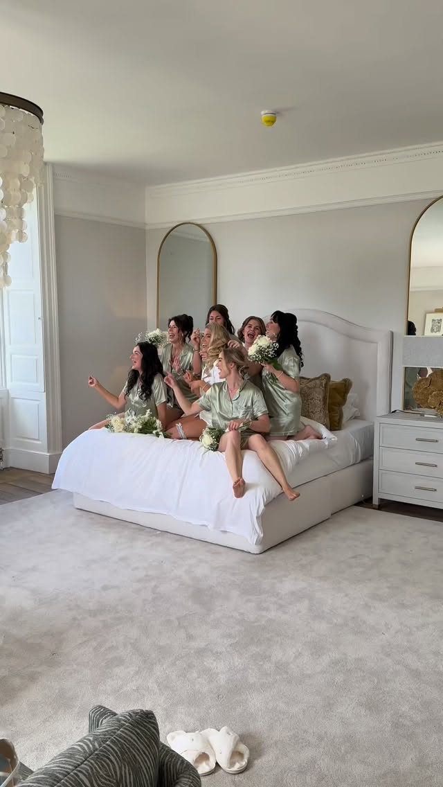 “Not your quiet wedding morning… this bride tribe came with full glam, big laughs and Say La Vie on repeat 🎶
Good vibes, good company – just how a wedding morning should be.”
#BrideSquadEnergy #WeddingMorningVibes #FullGlamCrew #GoodTimesOnly#mua #bride