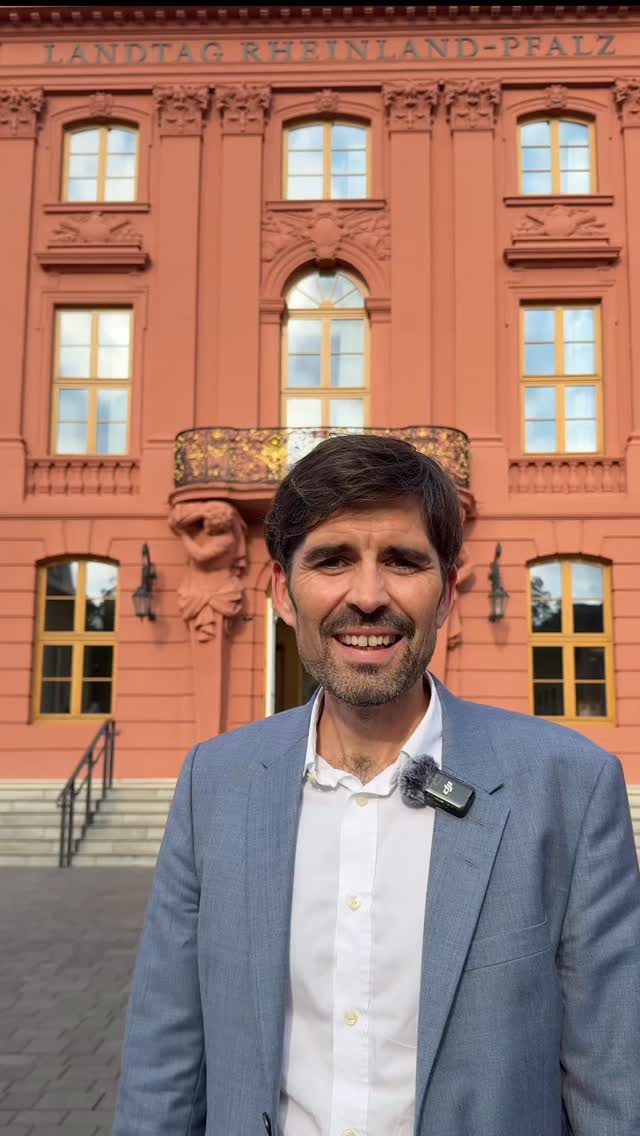 🚌 Ich lade Dich ein. Besuch mich in Mainz.
Was Du tun musst?
1. Teile und like dieses Video. 🎥
2. Kommentiere, wen du mitnehmen möchtest. 🧑🤝🧑
3. Schreib mir an mail@sventeuber.de deine Adresse, damit wir uns bei Dir melden können. 📧
Ich freue mich auf Dich!🙋🏻♂️
#einladung #fahrt #mainz #trier #landtag #politik #rlp #sventeuber #trierimlandtag