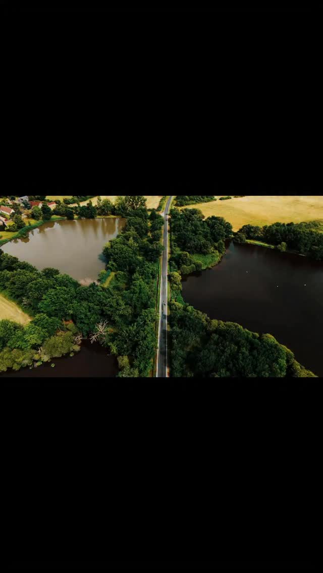 Il ne pédale pas pour la gloire, mais pour faire la paix avec son histoire. Découvrez « Lanterne rouge » en tournée dans toute la France !
Un film de @emma_dlrme et @sylvaindhu
đ Merci Ă tous nos partenaires : @ffvelo_officiel, @departementhapy, @eurosportfr, @leparisien, @alliberttrekking, @cyclable_france, @bastillecycles
đïž La billetterie est ouverte : https://my.weezevent.com/tous-en-selle-6e-edition
#tousenselle #festivaldefilmsvelo