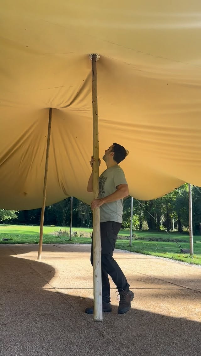 Chaque année, on démonte la tente stretch.
Chaque année, on se dit la même chose :
“Mais pourquoi on fait ça déjà ? 😅”
Des heures de taf, des mètres de toile, des cordes dans tous les sens…
Et au printemps, devine quoi ?
On la remonte.
Oui, on est un peu fous.
Mais c’est aussi ça, Vaugency : tout démonter, tout ranger, tout recommencer : par amour du lieu et du job 🤭🌿💚
.
.
.
.
.
#domainedevaugency #coulisses #vaugencyteam #eventlife #backstage #evenementiel #tentestretch #slowwedding #weddingvenue #weddinginfrance #logistiqueevenementielle #viededomaine #onestfous #teamvaugency #flashqueen #flashaha #metiersdelombre