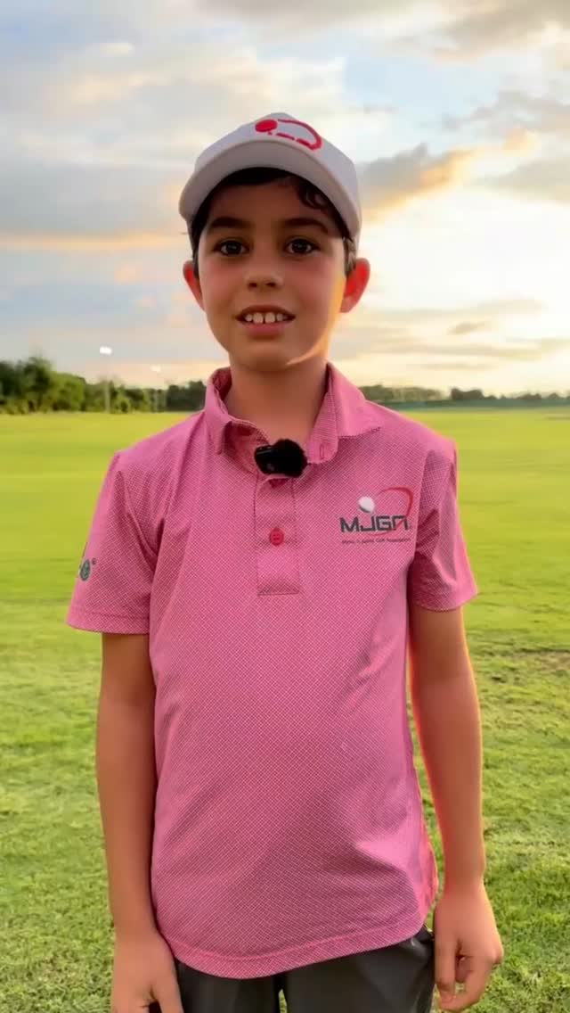 🎥 André Velasco, jugador de la categoría 8–9, nos cuenta cómo vive su ronda de práctica en el MJGA Invitational by Vidanta ⛳️
Con mucha energía y emoción, nos comparte qué es lo que más le gusta del campo y cómo se prepara para el torneo 💪🌟
#MJGA #Vidanta #JuniorGolf #GolfMexico #GolfJuvenil #GolfKids