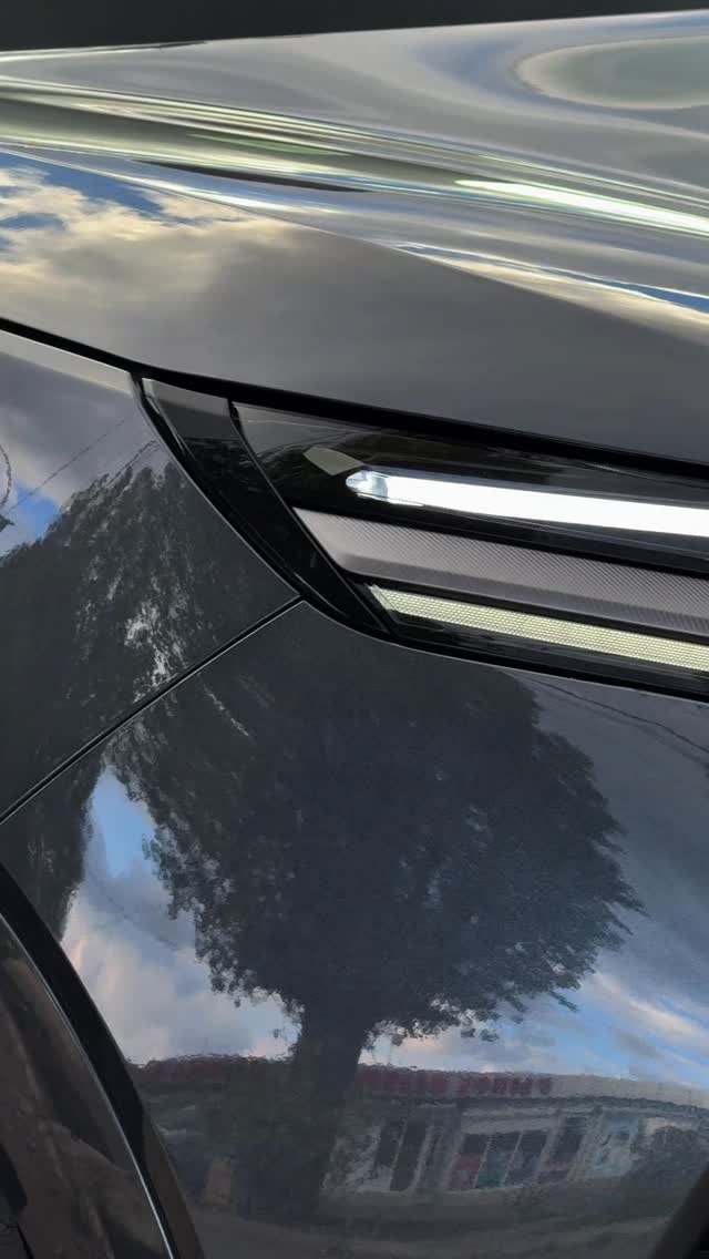 Protejează ecranul mașinii tale cu peliculă de protecție profesională (PPF) — soluția ideală pentru a menține display-ul curat, clar și fără urme de zgârieturi. 💎
Folia de protecție pentru ecran auto este special concepută pentru sistemele multimedia, navigație și display-urile tactile, oferind o barieră invizibilă împotriva prafului, amprentelor și deteriorărilor mecanice.
✔️ Avantaje:
• Protecție completă împotriva zgârieturilor și uzurii zilnice
• Suprafață anti-reflexie – vizibilitate clară chiar și în lumina puternică
• Previne acumularea de praf și amprente
• Ușor de curățat și perfect transparentă
• Nu afectează sensibilitatea tactilă a ecranului
Folia este tăiată la precizie pentru fiecare model de mașină și se aplică fără bule, oferind un aspect premium și protecție pe termen lung.
🔧 Recomandată pentru: ecran central, tabloul de bord digital, display navigație, sistem multimedia.
Ideală pentru cei care își doresc un interior mereu impecabil și un look modern protejat.
📍 Montaj profesional, compatibil cu toate modelele auto.
Защитите экран вашего автомобиля с помощью профессиональной защитной плёнки PPF — идеальное решение для чистого и блестящего дисплея без царапин. 💎
Плёнка предназначена для мультимедийных систем, навигации и сенсорных экранов, создавая невидимый слой защиты от пыли, отпечатков пальцев и механических повреждений.
✔️ Преимущества:
• Защита от царапин и следов ежедневного использования
• Антибликовое покрытие – отличная видимость при солнце
• Не оставляет отпечатков и легко очищается
• Полностью прозрачная, не влияет на чувствительность экрана
• Точная подрезка под каждый автомобиль
Рекомендуется для: центрального экрана, цифровой приборной панели, навигации и мультимедиа-систем.
Идеально для тех, кто ценит чистый интерьер и современный вид автомобиля.
📍 Профессиональная установка, совместимо со всеми моделями авто.