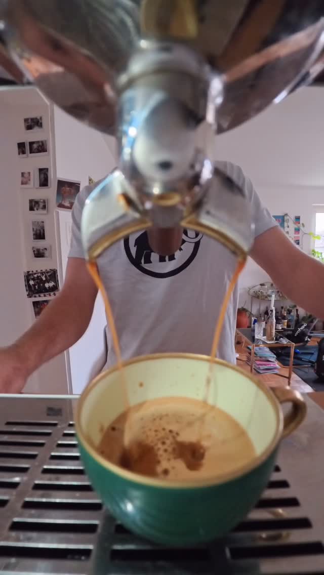 Nearly five weeks since the operation of my collarbone. After two weeks of rest I took up training again. Since I am not in a hurry, I eased back into it. Indoor bike, easy running and lower body strength are on the schedule, all low intensity. Obviously I have a lot more time on my hands at the moment, which allows more focus on my studies, coaching, learning new skills and recovering. There is always something to improve on in order to come back stronger 💪.