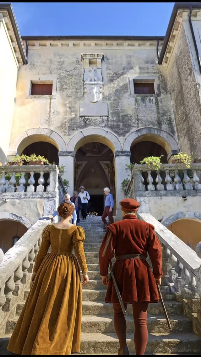 Chers Olivier, Marie-Liesse, Patrick, Marie-Claude, Steve and Catherine de Paris, notre voyage ensemble a été véritablement extraordinaire, jour après jour, à travers le cœur de nos villas, ouvertes à vous.
Nous nous sommes immergés dans des temps lointains, décodant les codes cachés qui nous parlent de la vie, à travers l'art, d'une manière résolument contemporaine. Rencontrer les propriétaires, déguster leurs vins, nous a permis de vivre des moments précieux... Tant d'expériences différentes et uniques...
Tant de souvenirs s'accumulent déjà… tant d'émotions nous ont déjà transformés…
Cari Olivier, Marie-Liesse, Patrick, Marie-Claude, Steve and Catherine da Parigi, il nostro insieme é stato veramente un viaggio straordinario, una giornata dopo l'altra attraversando i cuori delle nostre Ville, aperte per voi.
Ci siamo immersi in tempi lontani, decodificando i codici nascosti che ci parlano della vita, attraverso l'arte, in modo assolutamente attuale. Conoscendo i proprietari, degustando i loro vini versati dentro momenti preziosi... Quante esperienze diverse e uniche...
Quanti ricordi giá si affastellano... quante emozioni giá ci hanno cambiati...
Dear Olivier, Marie-Liesse, Patrick, Marie-Claude, Steve and Catherine from Paris, our journey together has truly been an extraordinary one, day after day traversing the heart of our Villas, open to you.
We have immersed ourselves in distant times, decoding the hidden codes that speak to us about life, through art, in a completely contemporary way. Meeting the owners, tasting their wines, poured into precious moments... So many different and unique experiences...
So many memories already pile up... so many emotions have already changed us...
#pallasoanroutes #palladian #andreapalladio #villepalladiane #palladianvillas #villaspalladiennes #palladio #villagodimalinverni #villagodi #villaangarano #villacaldogno #villavalmaranabressan #villaloschizilerimotterle #villavalmaranaainani #villalarotonda #villadaschio #villaemo #tombabrion #villadimaser #villafoscari #villalamalcontenta #palladiansociety