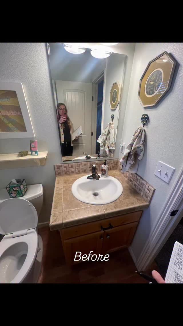 Please enjoy this little transformation we did in the powder bath at our Story of Home project! 🙃
#boiseinteriordesigner #boisegeneralcontractor #boiseremodel #beforeandafter #boiseinteriordesign #bathroomremodel #eagleid #boise