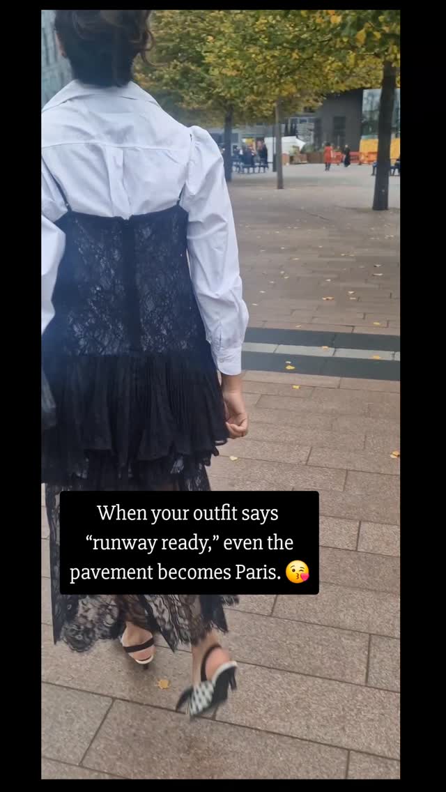POV: You turned the sidewalk into a Chanel-inspired runway 🖤
#style_with_tia #OOTD #FashionReel #RunwayVibes #ChicStyle #StreetStyle #OOTDinspo #OutfitGoals #StyleInspo #AW25 #FallWinterFashion #AutumnStyle #WinterStyle #AW25Trends #ChanelInspired #EffortlessElegance #parisianstyles