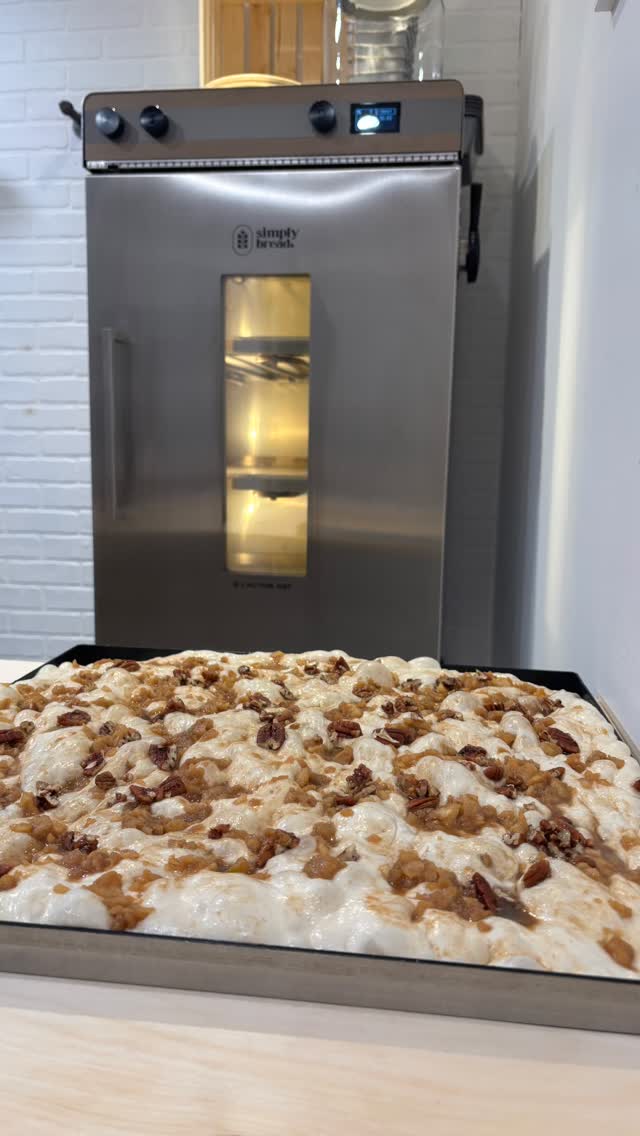 Entre figues, pommes, noix et citrouille, l’automne a levé son doux parfum dans l’atelier.
Merci à ceux qui m’accompagnent sur cette route du levain — un mot, un partage ou un sourire, ça nourrit plus qu’on pense. 🧡
Racontez-moi : quelle a été votre bouchée coup de cœur?
#SurLaRouteDuLevain #FournéesÉphémères #LaMieNomade