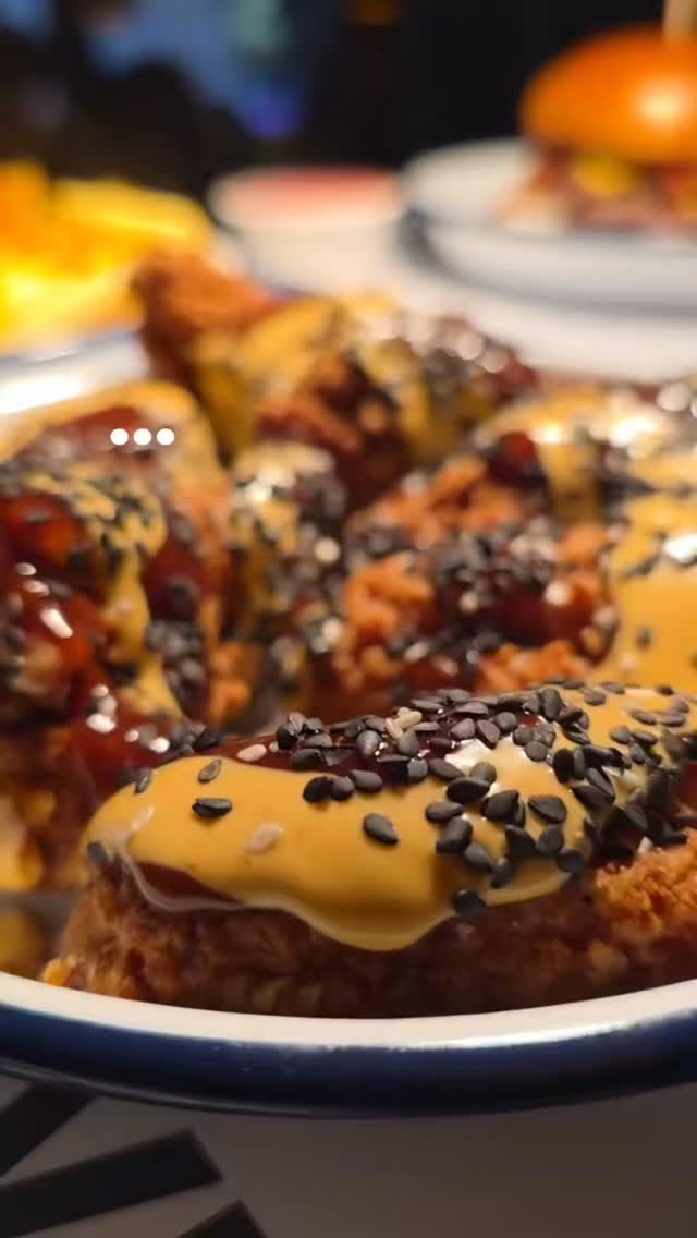 🔥 It’s grill time at Patty ’n Bun Maastricht!
Sticky, smoky BBQ wings — grilled to perfection 🍗
Golden, crispy cheesy fries, dripping with melted cheese 🧀🍟
And the main event… The California Love ❤️
👉 Double smash patty
👉 Double cheddar
👉 Onion relish
👉 Our signature house sauce
All stacked up into one juicy bite of pure burger bliss 🍔✨
Come taste the vibe.
📍 Patty ’n Bun Maastricht — where every bite hits different.
#PattyNBunMaastricht #SmashBurger #CaliforniaLove #BBQWings #maastricht