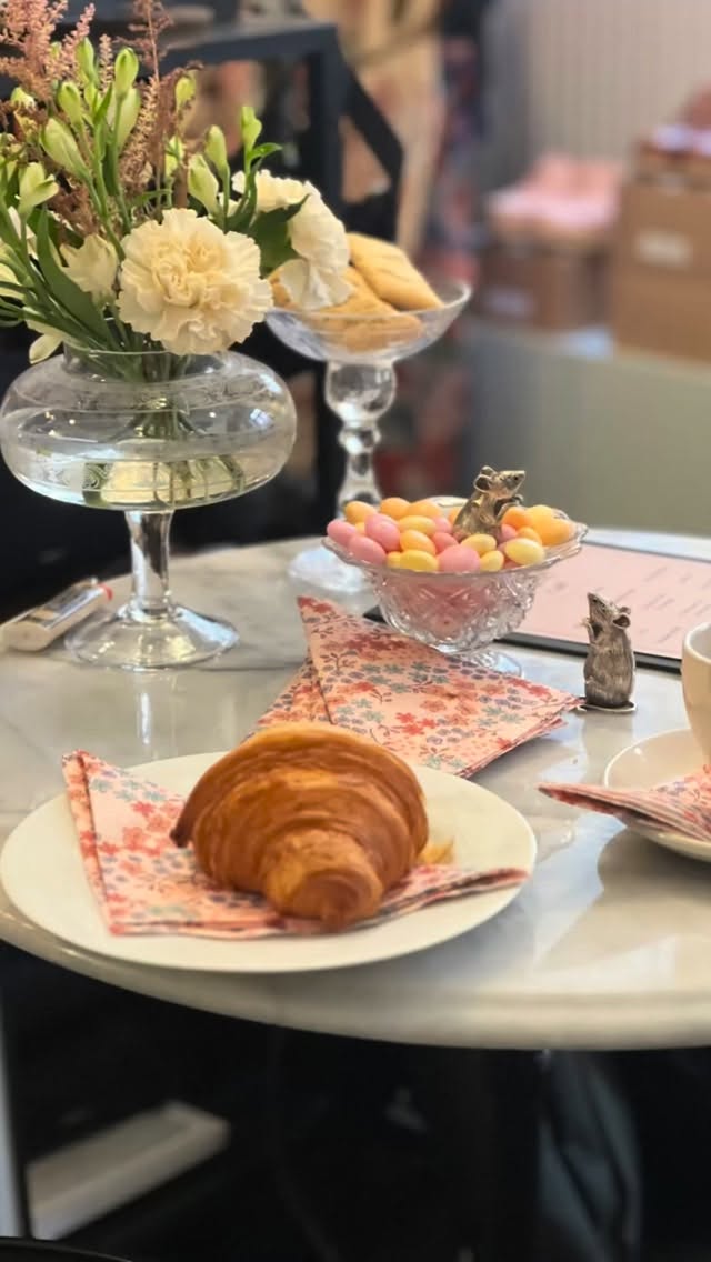 Fredag och pressvisning i fransk anda hos @thepragencysthlm
Tack @saradiebitsch 💕 det är alltid lika härlig att besöka dina pressevent.
@privateshopperstockholm
#pressevent #thepragencysthlm #presspreview #frenchte