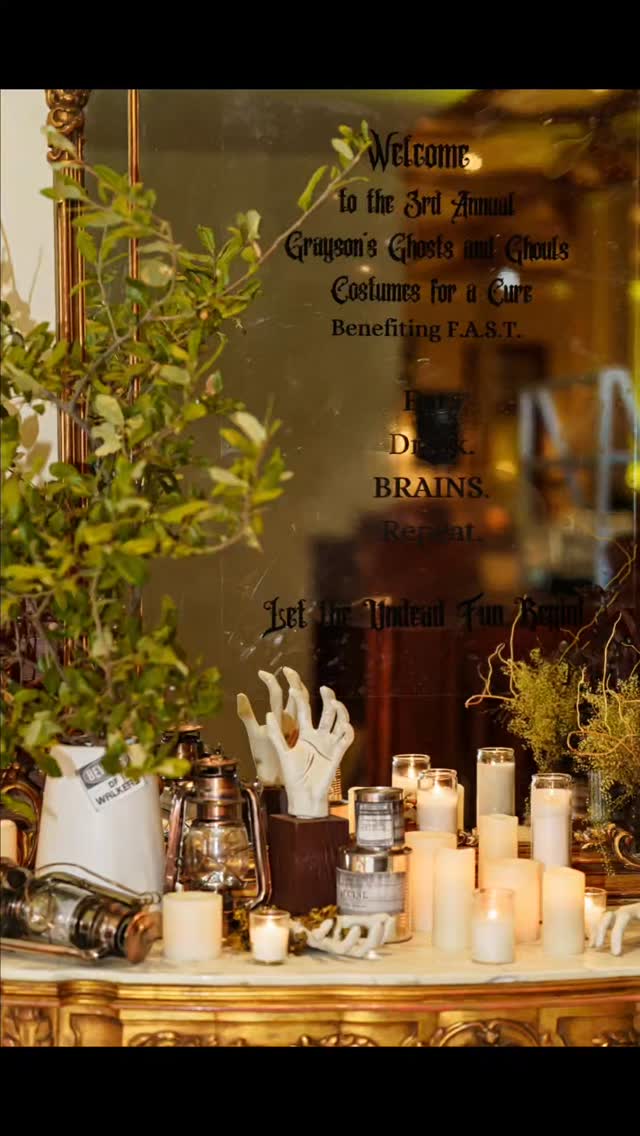 Who said zombies can’t be classy? 💀🖤 Our elegant zombie gala brought spooky sophistication to life! Moody florals, candlelight, and hauntingly beautiful details everywhere you looked!
#austinevents #floraldesign #eventstyling #eventflorist #eventstylist #halloweengala #halloweendecor #zoomies