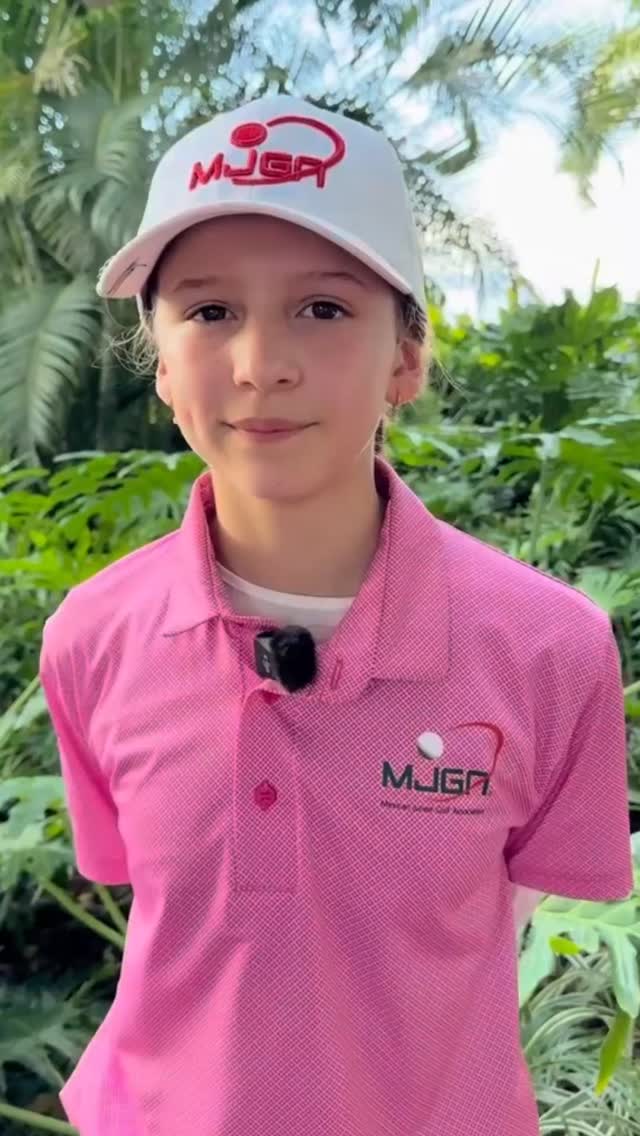 🎥 Mariel nos enseña su funda favorita de Pinehurst, un recuerdo especial que lleva siempre en su bolsa de golf 🏌️♀️💚
¡Un detalle que refleja toda su pasión por este deporte! ⛳️✨
#MJGA #Vidanta #JuniorGolf #GolfMexico #GolfGirls #MJGAInvitational
