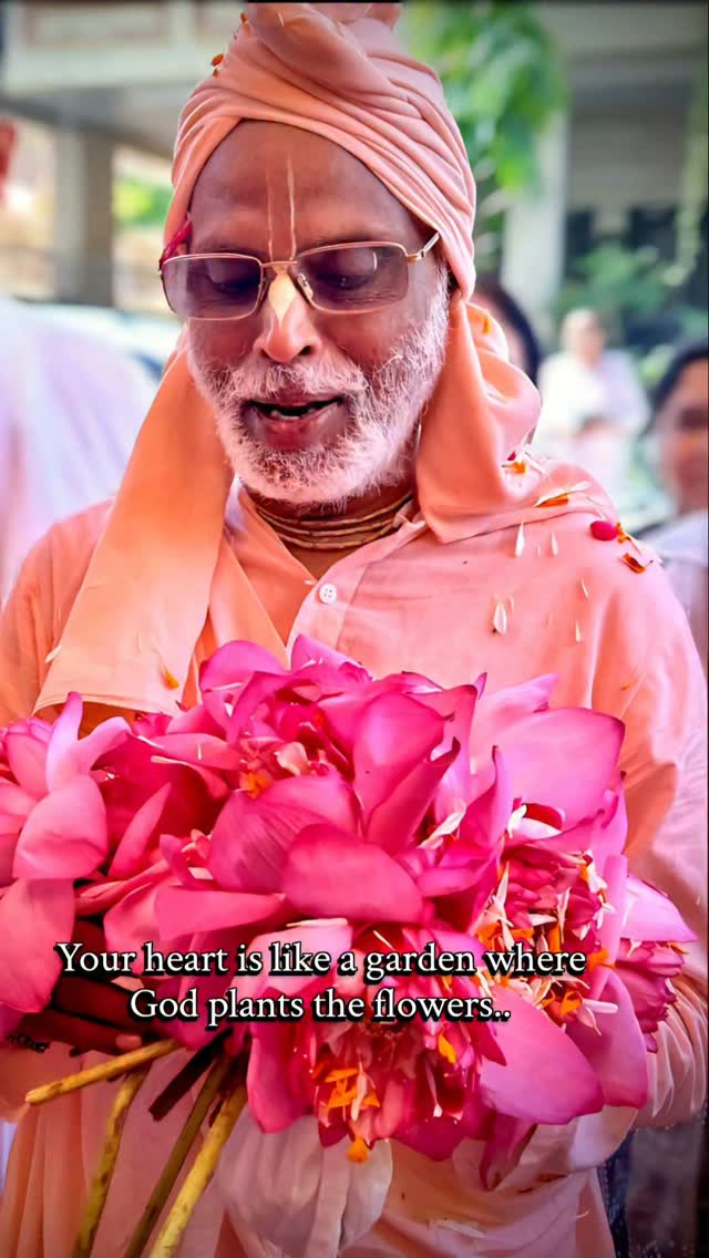 Your heart is like a garden where God plants the flowers, but if you are not in sadhu-sanga listening to hari-katha then these flowers will be dry.🪷🪷🪷
.
.
#vana #vanaquotes #vanamadhuryam #Krishna #lotus