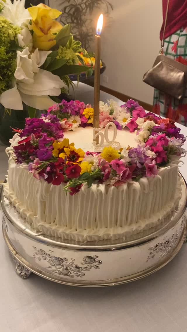 Começar a semana nesta vibe é tudo de bom! E você, está na mesma vibe que eu? #celebrarsempre #buffet #serviçodebuffet #petitcomite #aniversario