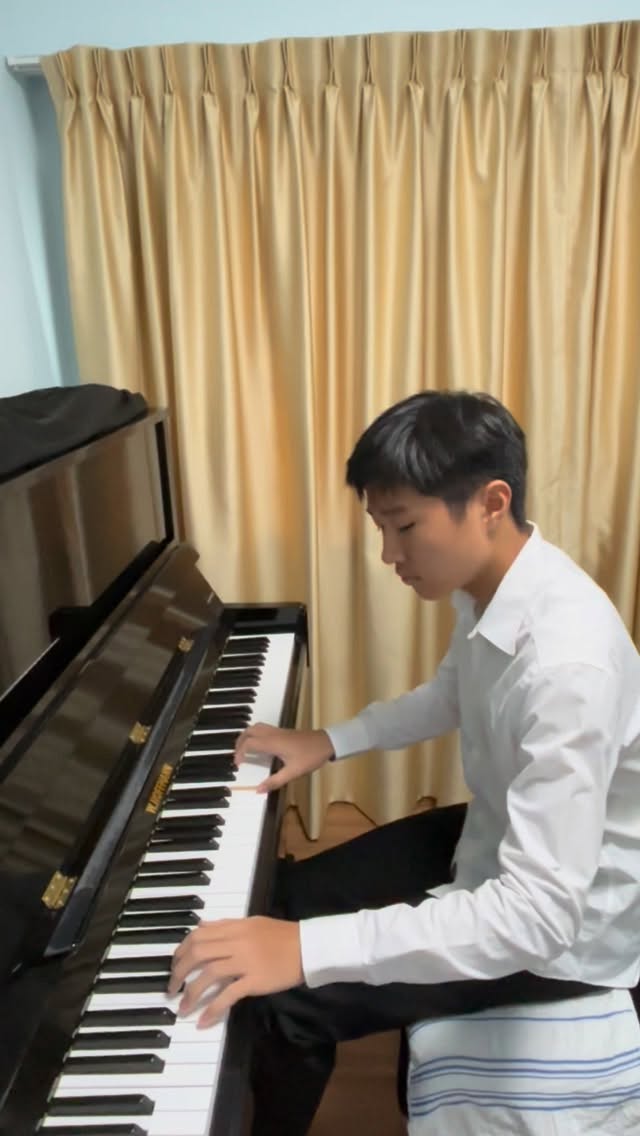 ⏳Counting down — just 15 days till Chopin’s Waltz takes the stage!
Can’t wait to see all the dedication and practice come alive. 🎶
classical music, piano practice, rehearsal, piano performance, end of year, music school, student, piano teacher
#pianocompetition #chopin #performance #music #sg