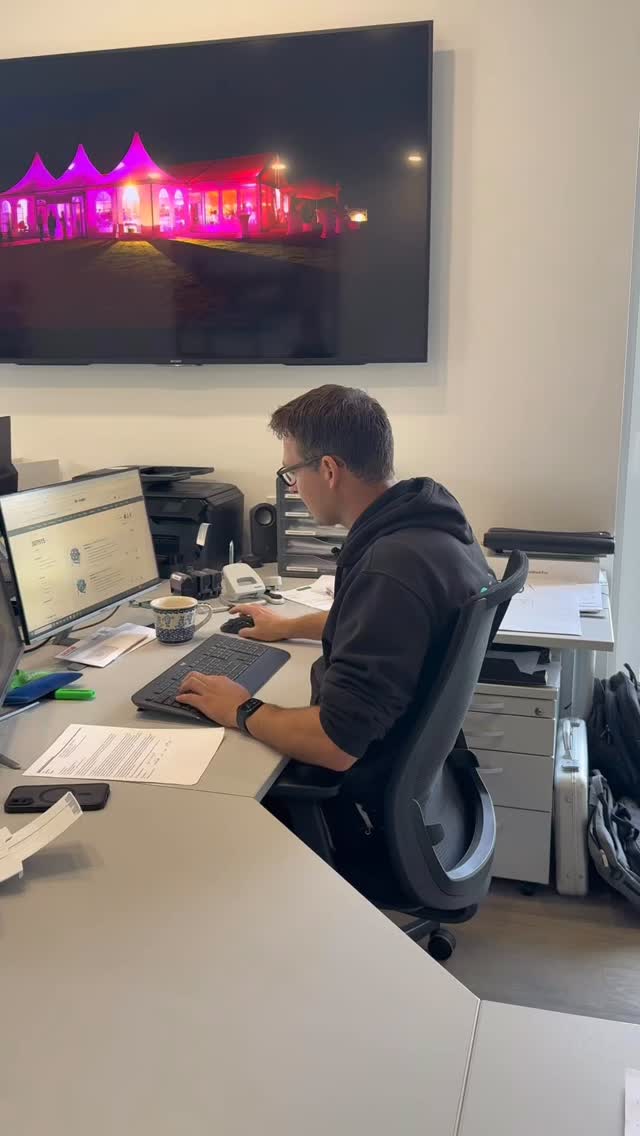 Vielen Dank an die @ft_wiesentheid für die Nominierung der Baumpflanzchallenge. Wir sind dieser nachgekommen und nominieren @wilms_parkett @kraeuter_mix @metzgereibausewein. Auch ihr habt ab jetzt eine Woche Zeit einen Baum zu pflanzen oder ihr schuldet uns eine Brotzeit 🌳🌴 #baumpflanzchallenge #baum #wiesentheid #2event #eventlocation #hochzeitslocation #pflanze