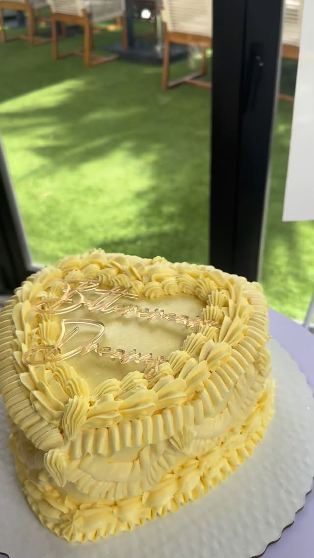 Buttercream Dreams💛
This butter yellow inspired tablescape design came together so beautifully! From the personalized guest-name seating and gifts to the dessert displays and signage, we loved bringing this theme to life through detailed elements.
Book The Intimate Experience package for your upcoming event!
Event Design: @jgeeventdesign
Desserts: @kelcykakes @sweetspongesofficial
#tablescapestyling #eventplanner #eventdesign #floraldesign #ftlauderdaleeventplanner #ftlauderdaleevents #browardeventplanner #flevents #fleventplanner #browardevents #jgeeventdesign #butteryellow #brunch #tabletopdecor #tabledesign