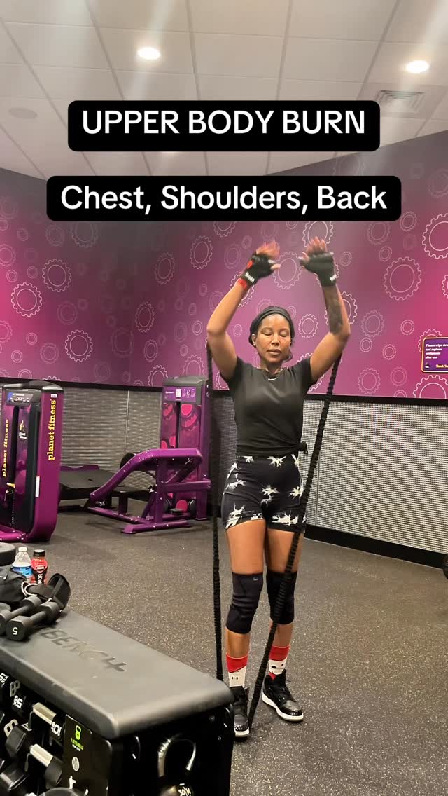 🤨Short on time? No problem. This circuit is proof you don’t need a million machines to get a serious pump.
We’re moving from resistance band work to bodyweight (bench push-ups) to dumbbells for maximum intensity.
Try it: 3-4 rounds, 10-12 reps each move. Save this for your next gym session and hit follow for daily workout ideas! #gymhacks #quickworkout #shoulderday #backday #gymgirls