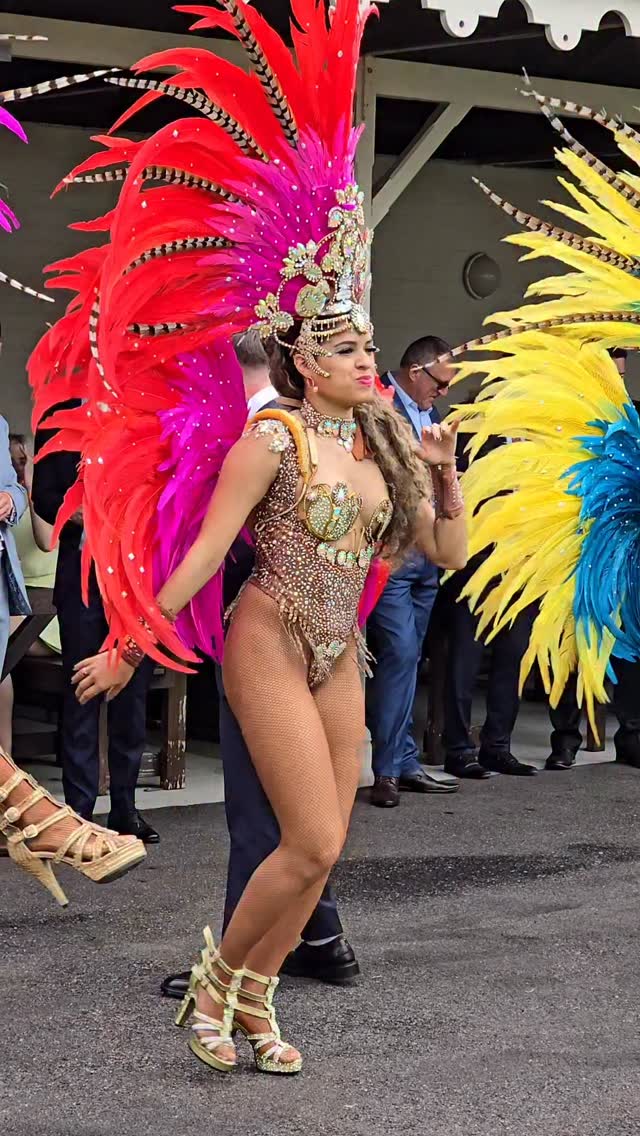 It’s that time of year again! 💖💛 Catch us tomorrow at the grand Everest Day Carnival @royal_randwick_racecourse 🐎.
@douglasfabianproductions