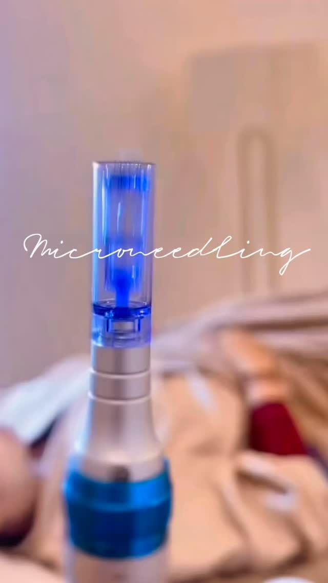 Ge din hud kärlek nu när vädret börjar bli krispigt och torrt. Med microneedling får du en djuprengöring och ett glow- samtidigt som hudens egna kollagenproduktion kickas igång 😍
#microneedlingborås #boråsstad #skönhetsklinik #glow