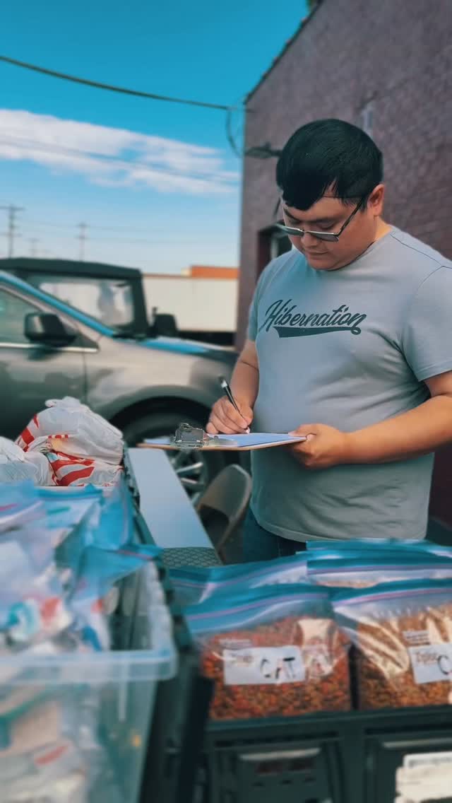 Saturdays are for serving with love. 💛
-
Join us every week at 2000 Parsons Ave starting at 11 AM — where we come together to share warm meals, drinks, snack bags, and hygiene kits with anyone in need.
No matter your story, you’re welcome here. 🙌
.
.
.
#volunteer #give #jesus #sharelove #love #faithinaction #cbus #columbus #ohio #columbusrelief #outreach #saturday #give #laugh #ColumbusRelief #MobilizeHope #ServeTogether #FaithInAction #CommunityLove