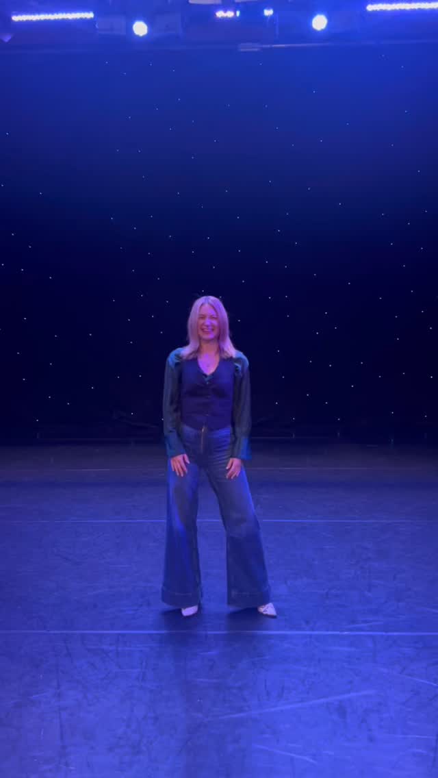 ALINA JAZZ COLLECTIVE COUNTDOWN 🎤✨
The countdown is on with just four weeks until my gig with the incredible Alina Jazz Collective. @alina_orchestra
I’m super excited to collaborate with this talented bunch for an evening of fabulous music guaranteed to make you smile.
Please save the date and buy your tickets. Link is in my bio or you can head on over to @stantonburytheatre website.
Can’t wait to see you there!
Sarah x
.
.
.
.
.
.
#sarahjonesjazz #jazzsinger #jazzvocalist #singer #jazzqueen #alinajazzcollective #stantonburytheatre #jazzmusic #jazz #livemusic #miltonkeynesmusic #miltonkeynesbusiness #miltonkeynes