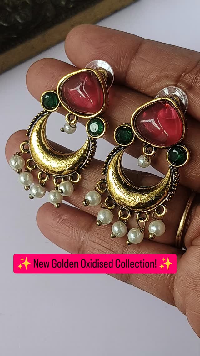 ✨ New Golden Oxidised Collection! ✨
Bring on the festive glow this Diwali 🌟
Our multi-coloured beauties pair perfectly with any outfit — festive wear, Indo-western looks, or even to add that extra sparkle to your office wear.
💛 Limited pieces available — grab yours before they’re gone!
Comment below for enquiry 👇
#craftkhazana #oxidisedjewellery❤️ #oxidizedjhumkas #lovejewelry #curatedjewellery #festivecollection♥️ #ınstashop