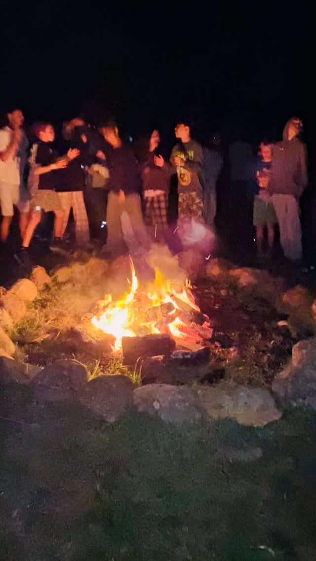 No Wi-Fi. Just connection. Real voices, real stars, real summer. This is what they’ll remember.
At Camp Mákemáke, kids step away from screens and into something real — friendship, community, and meaningful connection.
Just like adults, kids need time to recharge, reset, and relax. Around campfires, on quiet trails, and through shared laughter, they remember what it feels like to just be.
This summer, choose from seven traditional summer camp sessions for ages 7–14, plus two teen camps created for older campers ready for deeper reflection and fun, screen-free time together.
👉 Más info & inscripción: www.campmakemake.com
Únete. Enlace en la bio.
#CampMakemake #VeranoSinPantallas #CampamentoDeVerano #CampamentoInfantil #CampamentoAdolescentes #NiñezConSentido #VeranoEnChile #DesconexiónDigital #TiempoDeCalidad #CrianzaConsciente #ChileCamp #CampLifeChile #VidaEnLaNaturaleza