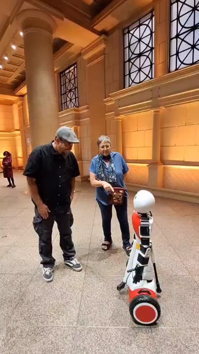 Meeting the first independent robot from Camara di Commercio di Roma.
What do you think? 🤖
#romewithmike #italy #rome #tourismitaly