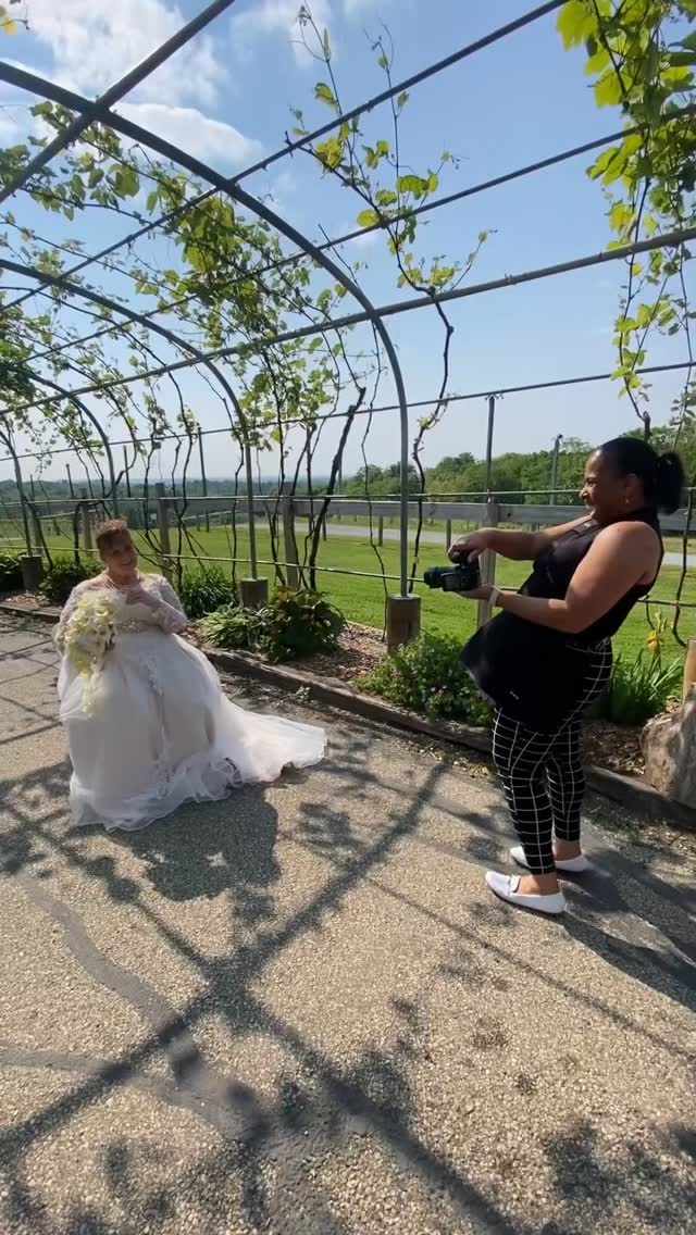 Who better than me to spend your entire wedding day with? I’ll wait… Weddings at Vinoklet Winery are absolutely divine. Especially when the weather hits like this ☀️