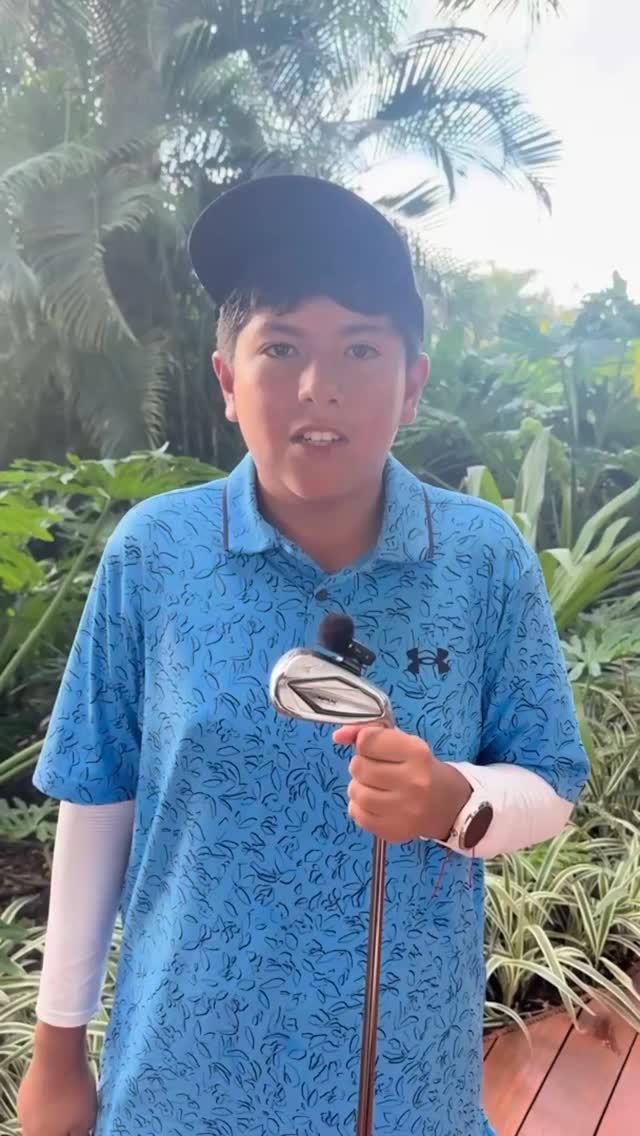 🎥 Bruno nos muestra algunos de sus objetos favoritos dentro de su bolsa de golf ⛳️
Su wedge 58, su marca del Masters y su llavero de la suerte 🍀 — ¡todo lo que necesita para una gran ronda! 💪✨
#MJGA #Vidanta #JuniorGolf #GolfMexico #GolfBoys #MJGAInvitational