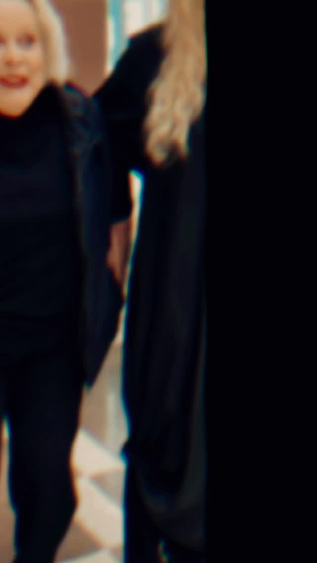 ✨ Wieczór Modnych Filantropów ✨
To był wyjątkowy wieczór – pełen klasy, emocji, stylu i przede wszystkim dobra. W jednym miejscu spotkali się ludzie, których łączy wspólny cel: pomagać z sercem i robić to w pięknym stylu.
Ogromne gratulacje i słowa uznania dla Agnieszki Migoń - Zawadzkiej @migonagnieszka , która już od 25 lat udowadnia, że moda może nie tylko inspirować, ale także realnie zmieniać świat na lepsze. Jej determinacja, elegancja i konsekwencja w działaniu sprawiają, że każde wydarzenie, którego się podejmuje, staje się prawdziwym świętem empatii i dobrego smaku.
Teatr TeTaTeT z dumą był częścią tego wyjątkowego wydarzenia, które pokazało, że pomaganie jest zawsze w modzie ❤️