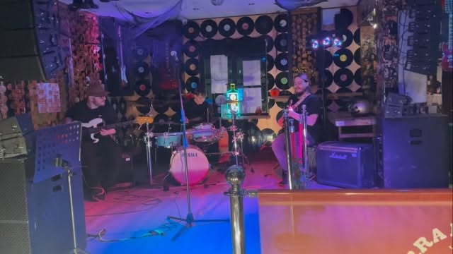 Big thanks to everyone who came along to the Open Mic yesterday at @worleys_swan ! 🎤🎶
Such a fun night filled with amazing tunes and lovely people 🥰
we’re already looking forward to the next one! 🙌
#openmic #livemusic #stourport #theshiremusicco #localmusic #supportlocal #musiccommunity