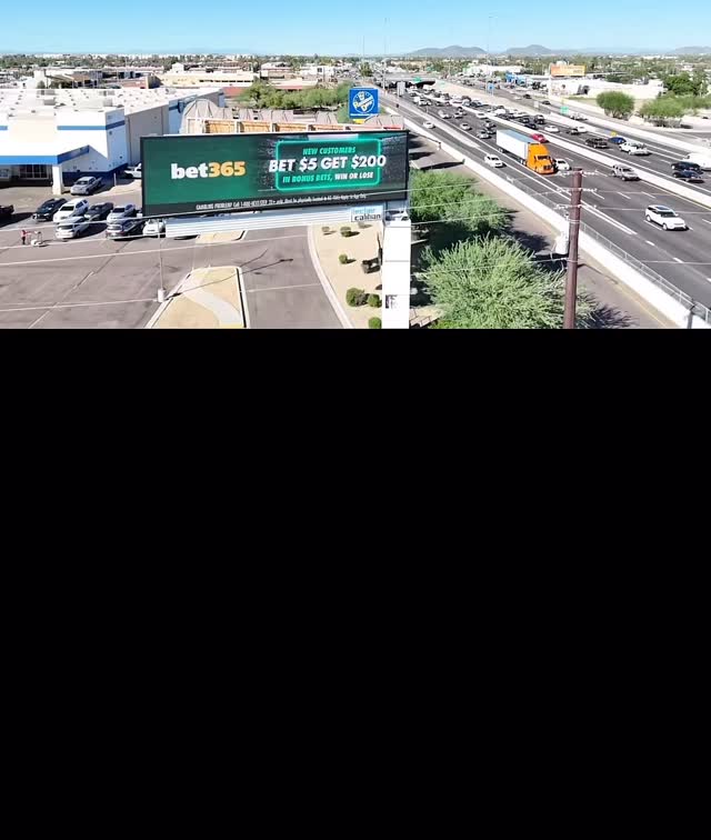 Guess what? We can do national buys in multiple markets! Phoenix AND Chicago! Let’s go! #leclaircalihan #chicagoadvertising #phoenixadvertising #billboards #billboardschicago #billboardsphoenix #digitalbillboards