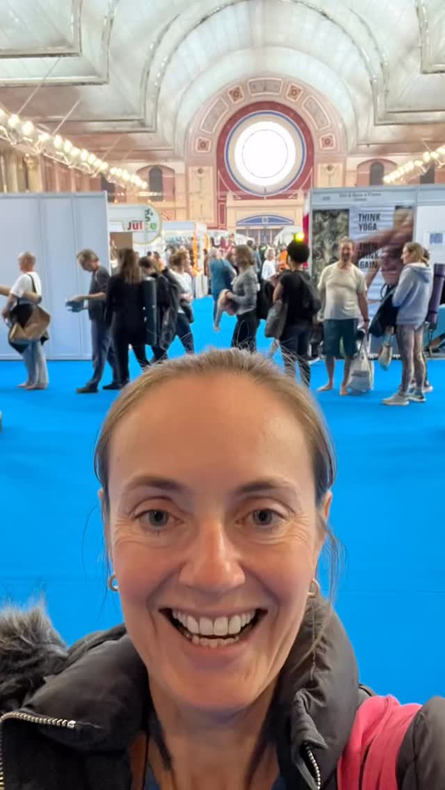 A trip to the Om yoga show, always full of some weird and whacky things. Last time they had duvets with the chakra signs that were supposed to provide energy if you touched them. This year we had some Ethiopian food, tried mandala yoga in the aisles and a meditation. Ally Pally is a very cool building and thereâs a fab view of London.
What I canât get my head round is this đŤ âceremonial cacaoâ at all these yoga events. It seems to be similar to expensive 100% chocolate/raw cacao grown in fancy or well cared for places. Same nutritional content? Tastes nice if you get one from a region you like, like high quality chocolate but costs even more. Not processed like âchocolateâ, ok but not sure thatâs going to change the benefits much? Tastes nice in a drink (with sugars) like a dark hot chocolate wouldâŚâŚ.. Tell me about your experiences with itâŚ
#cacaoceremony #theyogashow #running #injuredrunner