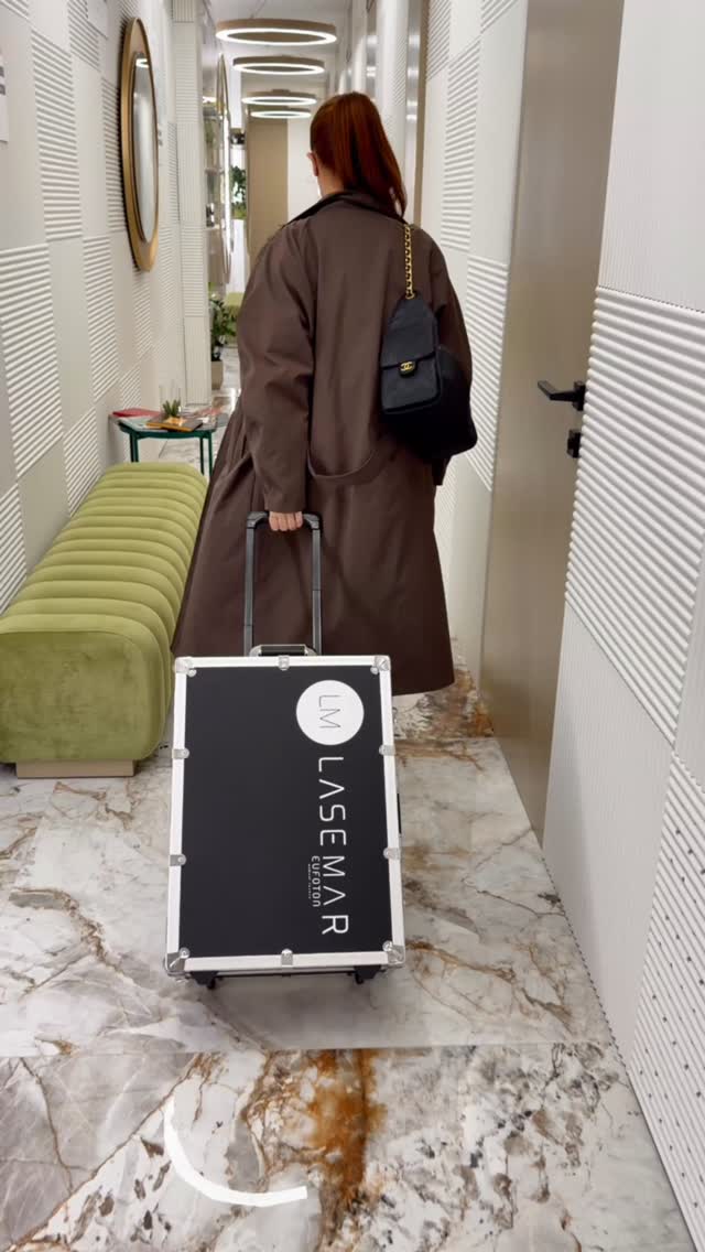 ✨ Nouveau au cabinet ✨
Toujours à la recherche de l’excellence, je suis ravie de vous présenter le Laser Endolift d’Eufoton — une technologie de pointe qui permet de raffermir, sculpter et redéfinir les contours du visage, sans chirurgie et sans éviction sociale.
Découvrez ma technique exclusive : le “Signature Lift by Dr Carlier”, fruit de plusieurs mois de recherche, de précision et d’expertise.
Une nouvelle approche du rajeunissement, naturelle, élégante et sur mesure.
A huge thank you to @dr.sergioquintero and the incredible team for their expertise and support during this amazing project.
#SignatureLift #Endolift #MédecineEsthétique #SkinTightening #BeautéNaturelle #Raffermissement #LaserFacial #InnovationEsthétique