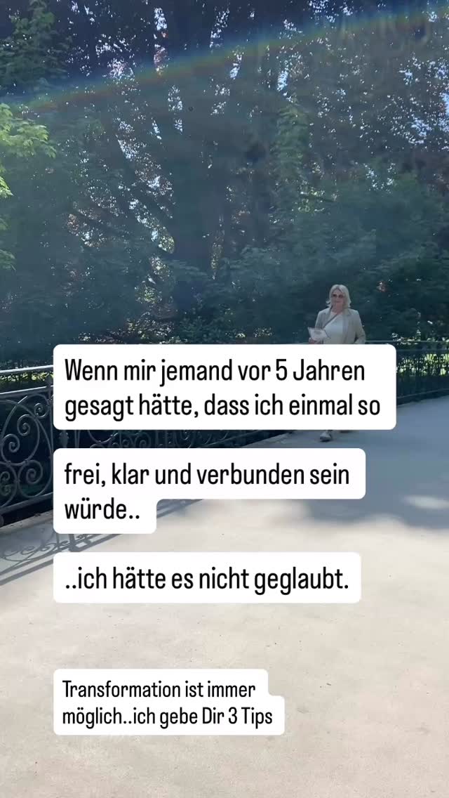 Hätte mir jemand vor 5 Jahren gesagt, welche Veränderung in mir möglich ist - ich hätte es wirklich nicht geglaubt.
Damals war da so viel Zurückhaltung,
so viel Angst gesehen und gehört zu werden. Und heute stehe ich hier … klar, verbunden, authentisch und echt.
Vom Stillsein zum Sprechen.
Von der Angst vor Bewertung zur inneren Haltung.
Von Zurückhalten zu authentischem Ausdruck.
Von Zweifel zur Entfaltung.
Heilung und Coachings haben vieles möglich gemacht, Blockaden durften sich lösen und transformieren.
Und heute begleite ich selbst Menschen zurück in ihre Mitte, in ihre Kraft 🙌🏻💫
Ich gebe Dir 3 Tipps, wie Du mit Deiner eigenen Transformation beginnst ..
- ERKENNE, was in Dir ruft. Spüre hin, was sich zeigen will, wo Du Dich verändern willst, aber Du traust Dich noch nicht ?
- ERLAUBE Dir loszulassen.
Alte Muster, Blockaden, Schatten, alte Geschichten-Du musst sie nicht mehr tragen
- VERTRAUE DEINEM WEG.
Transformation ist kein Sprint, sie geschieht, wenn Du bereit bist, für Dich loszugehen, Dich wirklich zu sehen.
Dein wahres Sein.
Es ist einfach krass, was möglich ist, wenn Du an Dich glaubst und vor allem WAS Du glaubst.
Was-wenn’s leicht geht ?
#leichtigkeit#vertrauen#accessbars®#herzöffnung#neuewegegehen#entscheidungentreffen#veränderung#auflösungsarbeit#aurareinigung#entfaltung
@klarheit_im_herzen
Schreibe mir wenn Du Blockaden gelöst haben möchtest