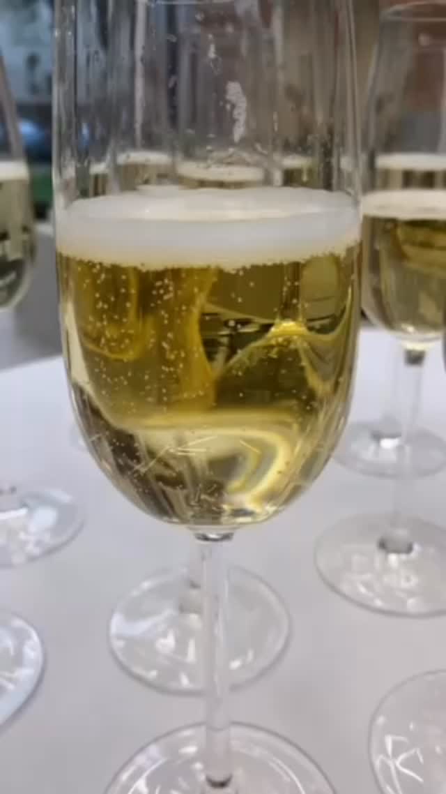 Meleg és hideg állófogadások, céges kitelepülések, szendvicsebédek speciality kávé szolgáltatással. Ajánlatkérés catering@emmarozs.hu #emmarozs #emmarozscatering