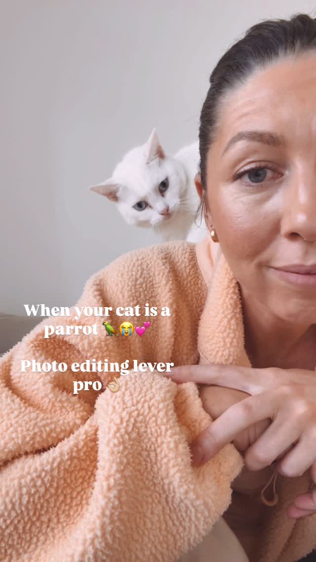 My heart is melting 🫠🫠🫠 but i really needed to do some work here😆🤭 She has her moments and this was one of them 🤍 Photo editing level pro 👏🏻👏🏻