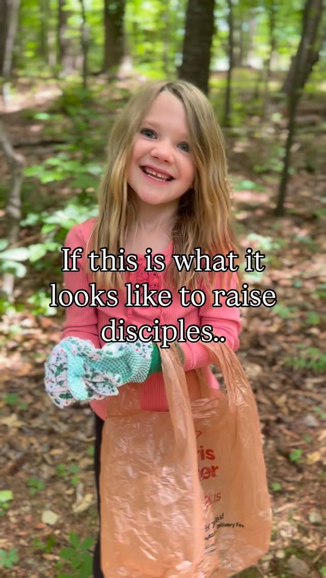 Who is IN?!
It’s so easy to put generosity and serving to the side for the day when we have “nothing going on.” Y’ALL - we have kids, there is never a day we don’t have anything going on!
Serving Made Simple has been the tool that changed my home.
I let the kids pick one serve idea every month and we find a time to work through it together. They lead it, they understand and they are constantly asking to tackle a new idea.
It’s been JOYFUL.
It’s been SIMPLE.
It’s been LIFE CHANGING.
I want my tiny disciples to learn by watching the rhythm of our home..and more than anything I want them to LOVE Jesus because they see Him in their day-to-day.
Grab the complete Serving Made Simple resource in my bio and use SERVE30 for 30% off. It’s step-by-step, fail proof and it will help you lead your kids towards kindness.
As always, if money is holding you back, send me a DM and I’ll make it happen.
XOXO