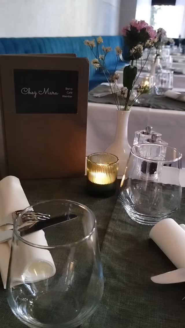 🇫🇷 le soir: ein Abend bei uns. 🍷 Wir freuen uns auf Euch!
Ab 28.10.2025 sind wir wieder da!
/Mara
#rostockktv #rostockrestaurant #rostock #frenchrestaurant #weinbar #veganfood #veganrestaurant #frenchfood #restaurant