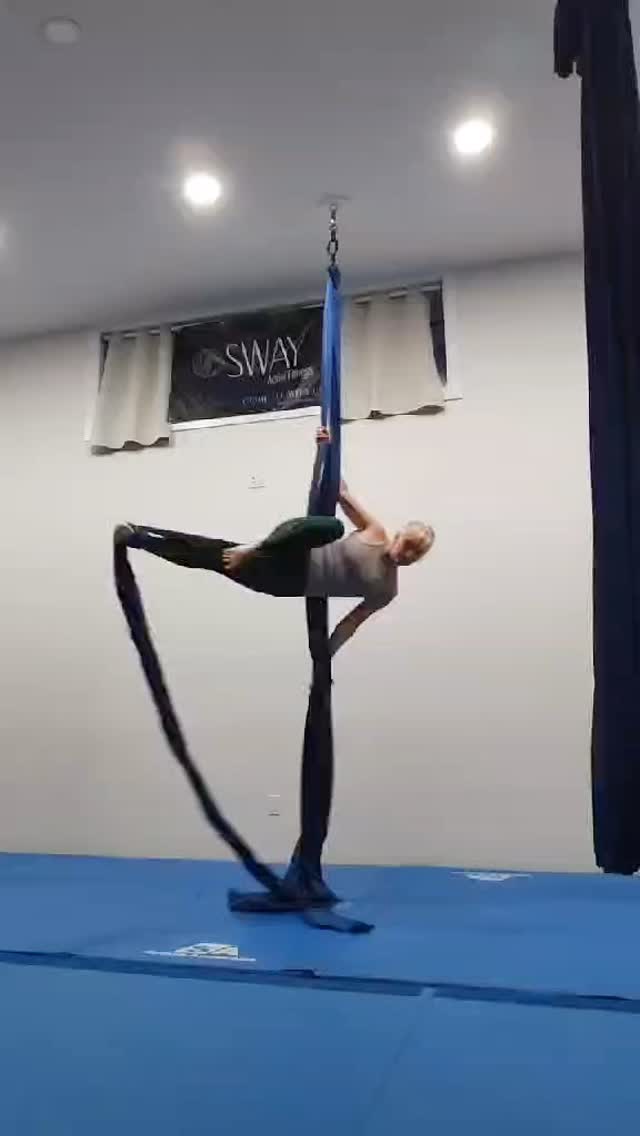 Check out this beautiful silks combo from our incredible instructor @dannylynnxo — every twist, climb, and shape starts with the fundamentals! 💪💜
If you’ve ever wanted to try silks, we’ve got something for everyone:
🩵 Silks Fundamentals – Mondays & Thursdays at 6:25 PM
💜 Silks Combos – Fridays at 4:20 PM
💫 Aerial Fundamentals – Wednesdays at 6:25 PM & Thursdays at 5:20 PM (hoop and silks!)
Whether you’re brand new or looking to build on your skills, our instructors will help you grow stronger, braver, and more confident each week.
Ready to see what you can do? 💫
Head to Mindbody to sign up for your next class!