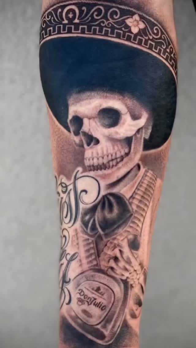 š„ Artist Spotlight: Myra š„
This killer piece was done right here at the shop by my good friend and talented artist @chica_myra. The detail and contrast she pulled off in this skeleton charro are unreal ā smooth shading, clean lines, and tons of personality in every inch.
Proud to have her creating magic alongside us every day. If you havenāt checked out her work yet, youāre missing out.
šš¤
#TattooArtist #BlackAndGreyTattoo #SkullTattoo #CharroTattoo #ShopFam #TattooLife #TattooArt #RealismTattoo #MyraTattoo #TattooStudio #RespectTheCraft
#truegrittattoosnewmexico #albquerquetattooartist #tattooartist #femaleartist