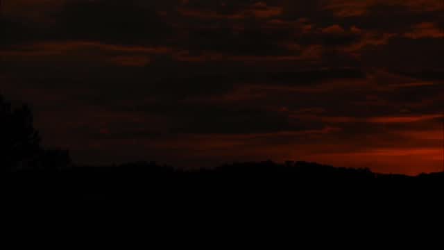 A Casa de Adolescentes é muito mais que um projeto social - é um marco de transformação de vidas.
Adolescentes de diversas origens, social, econômica e cultural, foram atraídos por Deus para se engajar na luta pelo Seu Reino. No processo, recebem ajuda em todos os aspectos e percebemos suas vidas chegando a um novo patamar.
Enquanto o mundo tem um trajeto bem determinado para o egoísmo, busca por reconhecimento, poder e lucros pessoais, a CDA transmite os valores divinos que moldam o caráter de cada um que se entrega ao projeto.
As famílias também são beneficiadas pelo projeto, por ter um ambiente saudável e seguro onde seus filhos filhos podem ser cuidados com o amor de Deus. Além disso, muitos pais e mães dedicam parte do seu tempo como voluntários ou funcionários do projeto.
O exército de jovens santos está se formando (Salmos 110:3). Venha fazer parte da CDA. A próxima vida a ser mudada pode ser a sua.