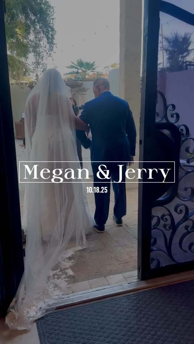 A beautiful fall wedding at Dukessa in Houston, Texas. The couple chose a stunning jewel tone color palette that set the tone for an elegant and romantic evening. They exchanged vows in front of a custom emerald green backdrop adorned with lush greenery, rich florals, and gold accents. It was a perfect reflection of their timeless style and the warmth of the season.
Venue: @dukessahouston
Floral & Design: @redexperiences
Coordination & planning: @redexperiences
Custom Backdrop: @maddsawskills
#HoustonWeddings #DukessaHouston #FallWeddingInspiration #JewelToneWedding #TheRedExperience #WeddingDesign #EmeraldGreenWedding