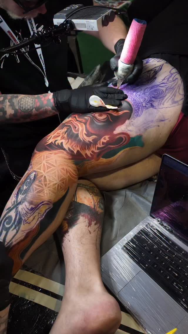 Day 2: This one was a marathon. Almost 12 hours straight, just pushing through to bring the piece as far to complete as possible, so the last day can be the shortest.
Collab @jayfreestyle & @maxpokras