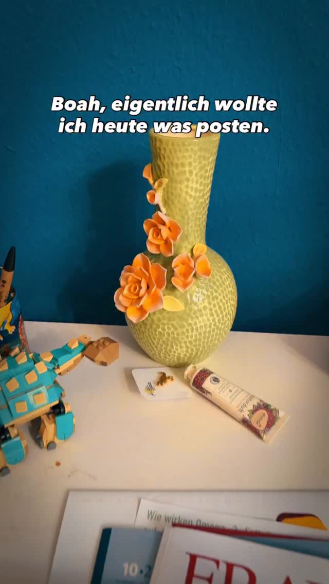 Zum #weltmenopausetag2025 meinen größten Respekt an alle Menschen, die für die #perimenopause #menopause #hormongesundheit Awareness schaffen. Es gibt noch viel aufzuklären und wir haben noch lange nicht genug darüber gesprochen. Und ganz viel Liebe auch an dich, wenn du gerade auf der Suche nach Lösungen für deine Beschwerden bist.
Teile gerne unter diesen Post die Personen, die hier großartige Arbeit leisten und dich inspirieren 🫶
#frauenärztin #gynzwei #praxis #hamburg #aufklärung #fempowerment