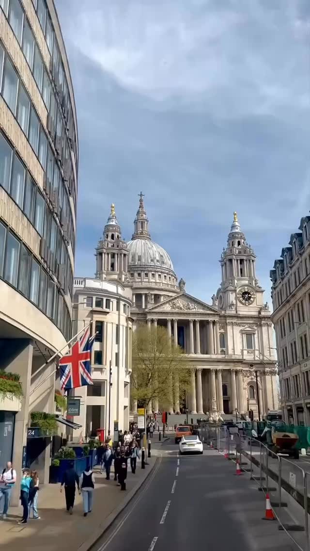 Experience London Like Never Before 🇬🇧
From iconic landmarks to hidden gems, London is a city that never stops inspiring. 🏙️✨
🎥 Credit: @voyage.living
#VisitLondon #LondonLife #LondonVibes #DiscoverLondon #LondonCity #LondonViews #RegentStreet #ExploreLondon #ThisIsLondon #LondonTravel #LondonLifestyle #UKTravel #BeautifulLondon #CityOfLondon #LondonCalling #TravelUK #VisitBritain #LondonSunset #HiddenGemsLondon