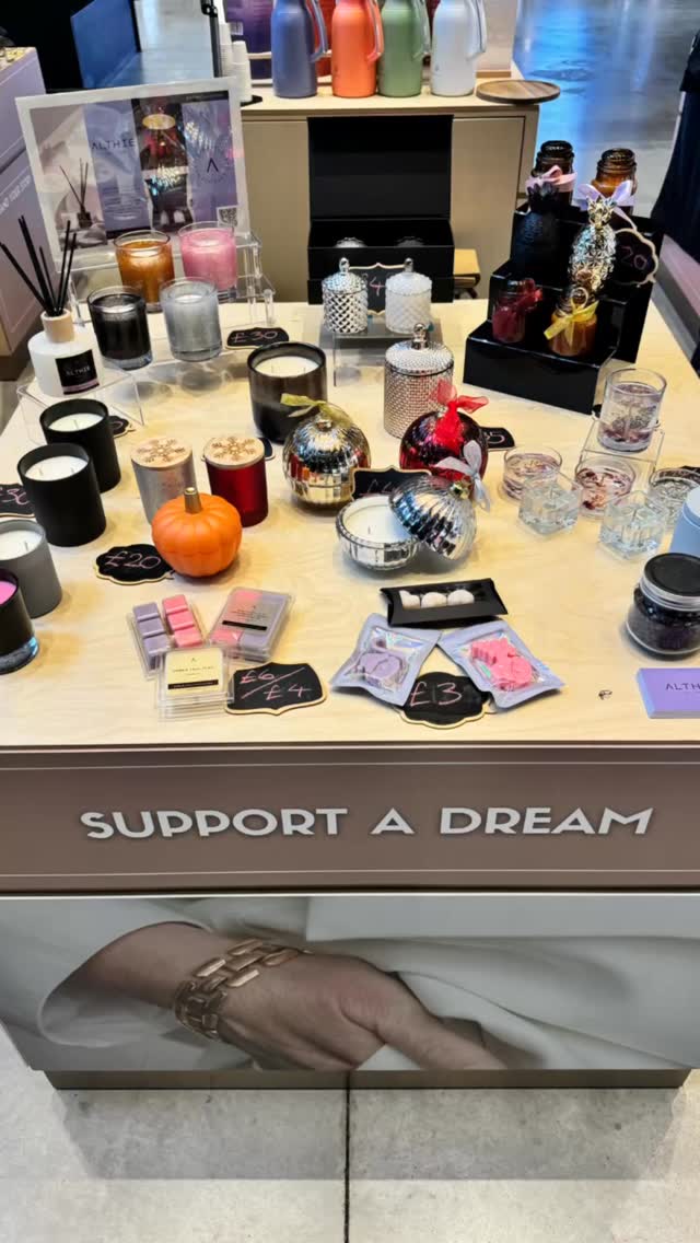 Just showcasing some of the products that I had down at Battersea on my stand at the @brandstory.uk popup last week.
The pop-up is still there so you still have the opportunity to support small businesses ❤️
.
.
.
.
.
#althie_lifestyle #althielifestylerocks #althielifestyle #homefragrance #homedecor #scentedcandles #cozyvibes #candlecollection #candlemagic #giftideas #batterseapowerstation #yourbrandyourstory #yourbrandstory #supporthandmade #supportsmallbusiness #handmade